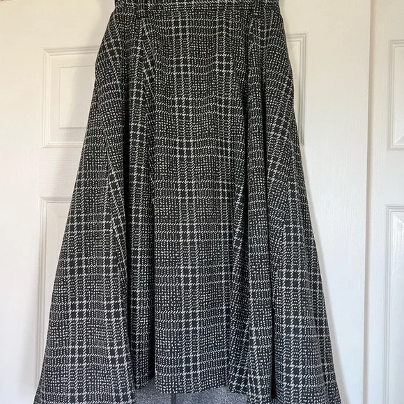 New York Company Skirts Nwt Nyco Plaid Midi Skirt Size Small - Main Image